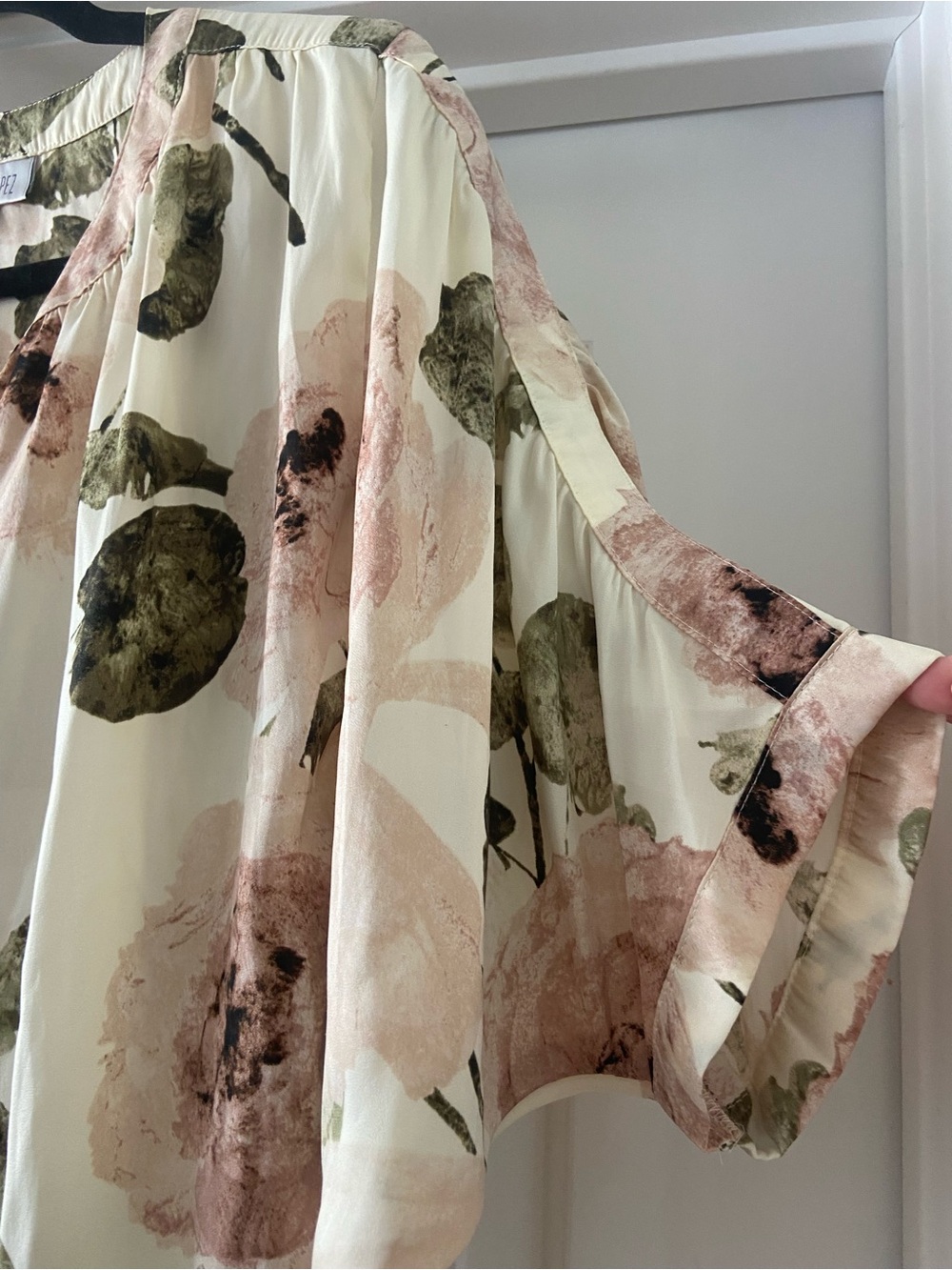 Jennifer Lopez Cream Blouse with Dusty Pink Floral Print - Picture 5 of 5